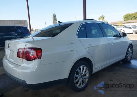 2010 Volkswagen Jetta Se z USA, uszkodzony, nr VIN 3VWRZ7AJXAM039879